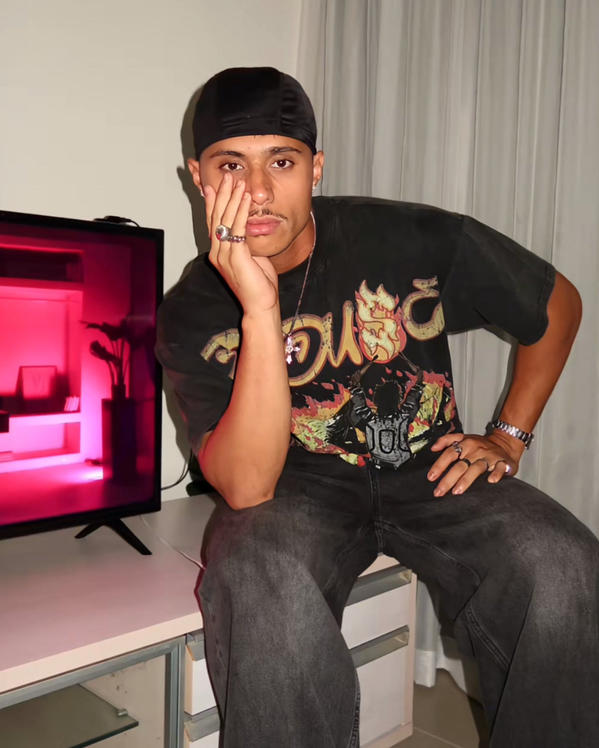 ‘HEAT RISES’ TEE